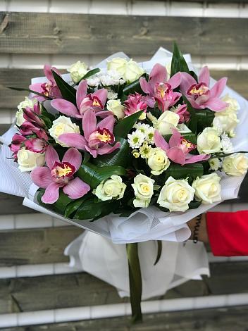 Букет цветов из: Розы и Хризантемы в Вязовое