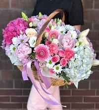 Композиция солнечный день в Вязовое Цветочная композиция из Розы, Хризантемы, Пионы и Лизиантусы в корзине в Вязовое