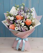Букет цветов из:  Лизиантусы, Розы, Альстромерии и Гипсофила в Вязовое