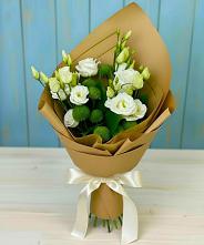 Букет цветов из:  Хризантемы и Лизиантусы в Вязовое