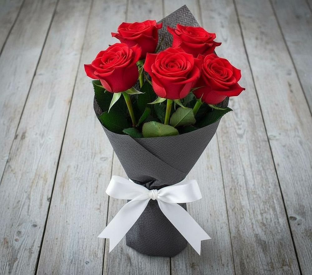 Букет 5 Красных роз Эдлесс Лав в Вязовое
