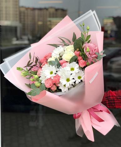 Букет цветов из: Розы, Лизиантусы и Хризантемы в Вязовое