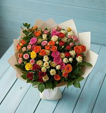 Букет Микс из разноцветных кустовых роз в Вязовое