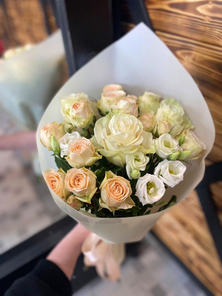 Букет цветов из: Розы и Лизиантусы в Вязовое